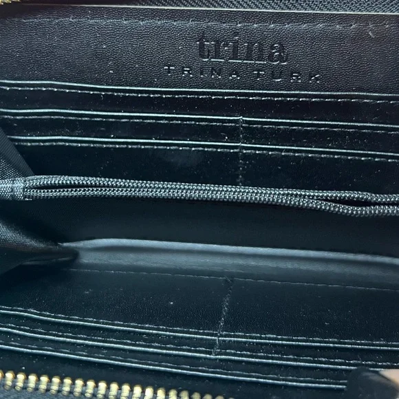 ❤️Trina Turk Wallet/ Wristlet NWT
Anemone Swirl Pattern Wallet in Pink &Purple - Picture 5 of 10